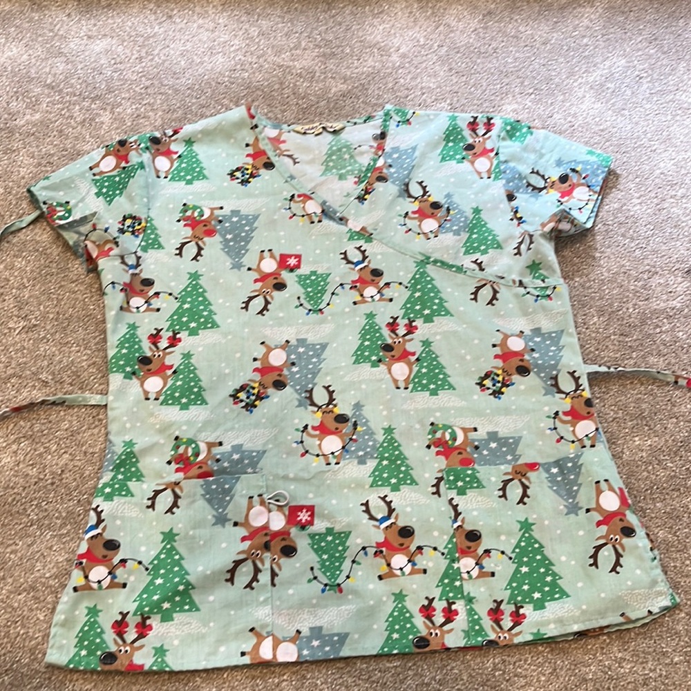 Small Christmas scrub top with reindeer
